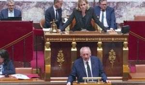 Franţa intră într-o nouă criză politică, instabilitatea apasă pe economie şi pieţe